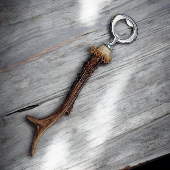 Preview: Flaschenöffner / Bieröffner mit Rosen aus Rehgehörn / Rehgeweih - Handarbeit aus eigenem Revier und ein absolutes Unikat