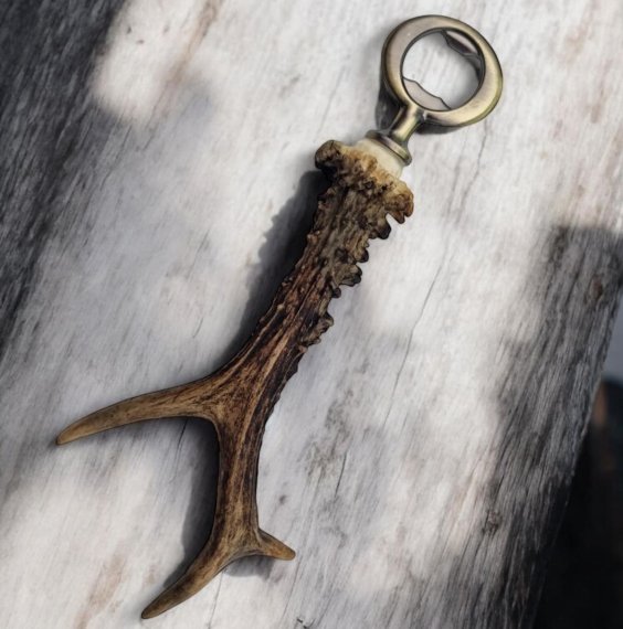 Preview: Flaschenöffner / Bieröffner mit Rosen aus Rehgehörn / Rehgeweih - Handarbeit aus eigenem Revier und ein absolutes Unikat