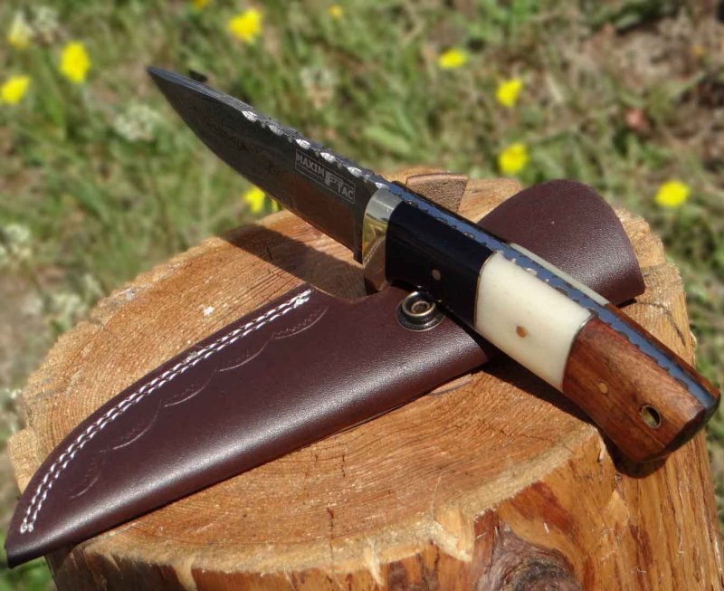 Damastmesser | Jagdmesser 214mm, Griff aus 3 Naturmaterialien, Handarbeit mit Lederscheide